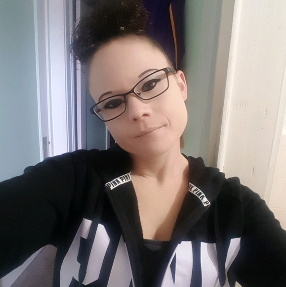 Meet your Posher, Mandy - Picture 1 of 1